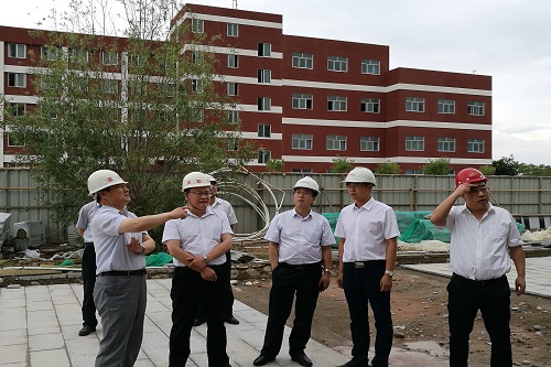 王全进副董事长一行视察新能源公司(酒泉校区)综合大楼工程建设 王全进副董事长一行视察新能源公司(酒泉校区)综合大楼工程建设